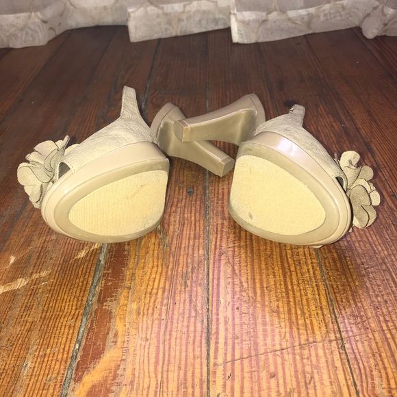 Grey Karen Scott Heels - Picture 3 of 4